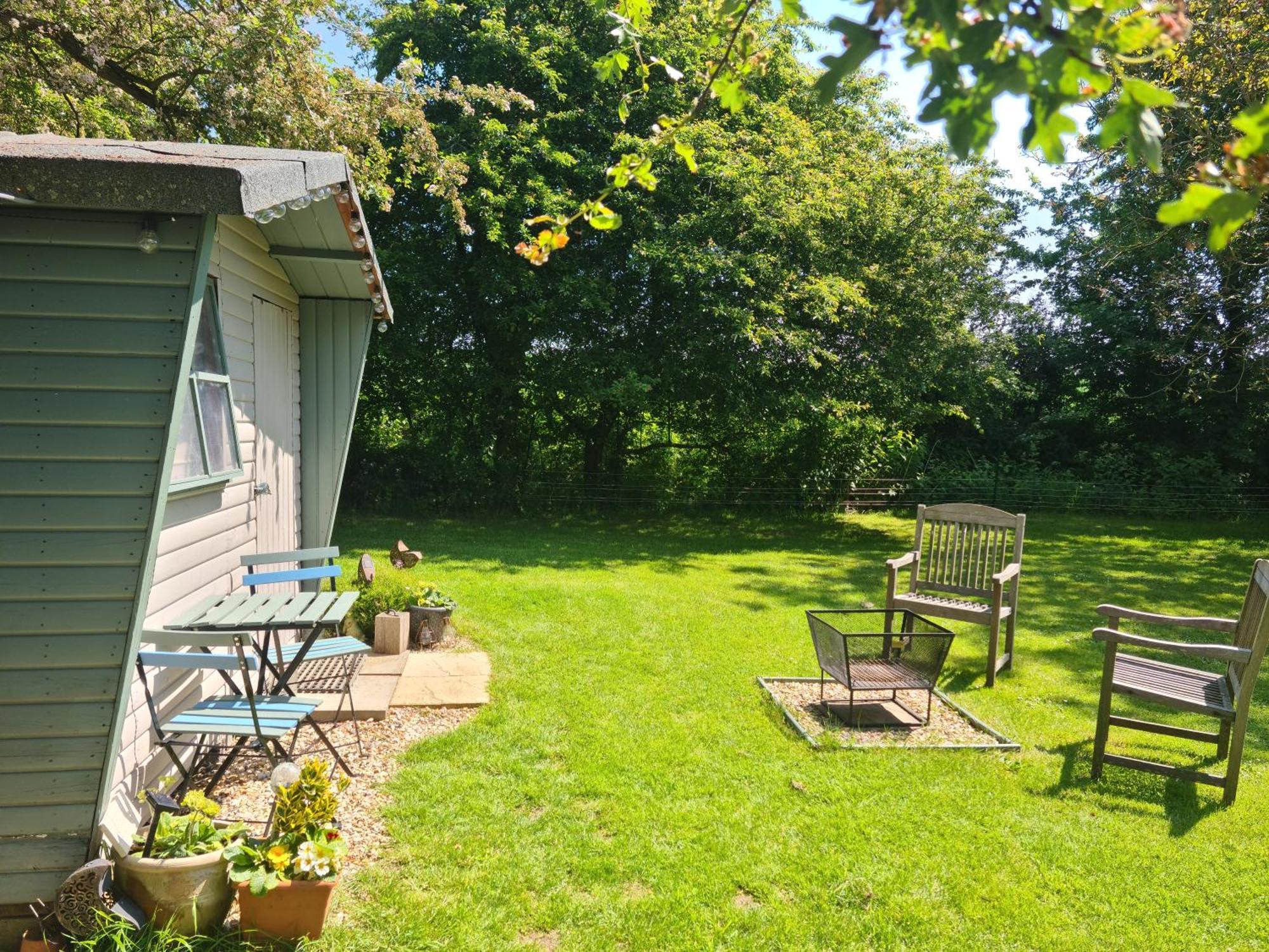 The Potting Shed Hotel Manuden Bagian luar foto